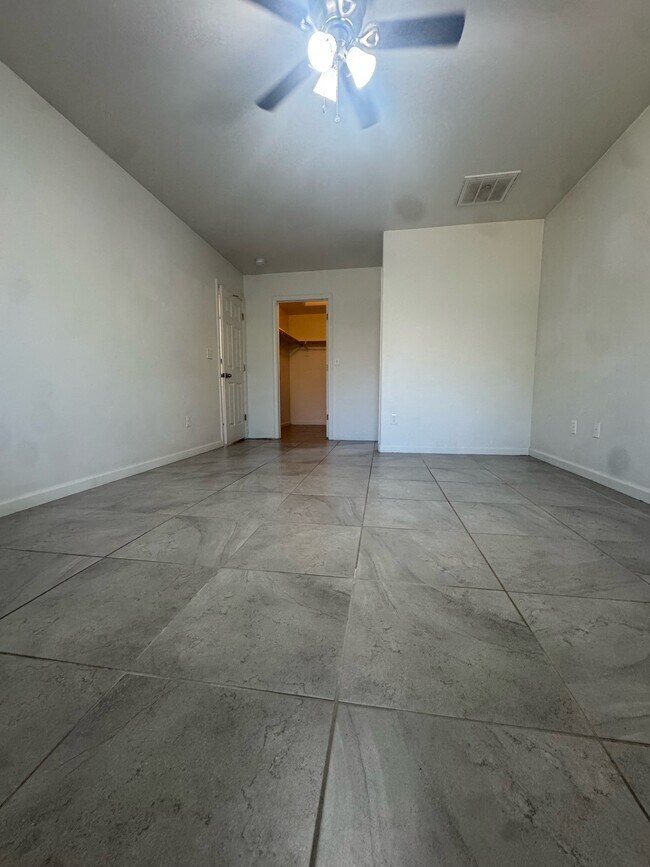 Building Photo - 5802 Ashintully Ave