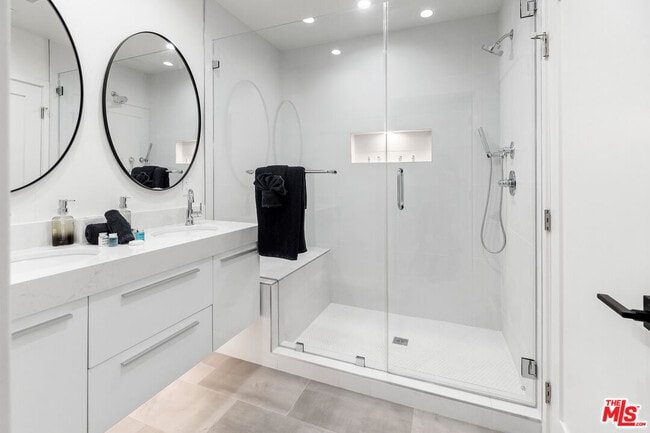 Building Photo - 5500 Morella Ave