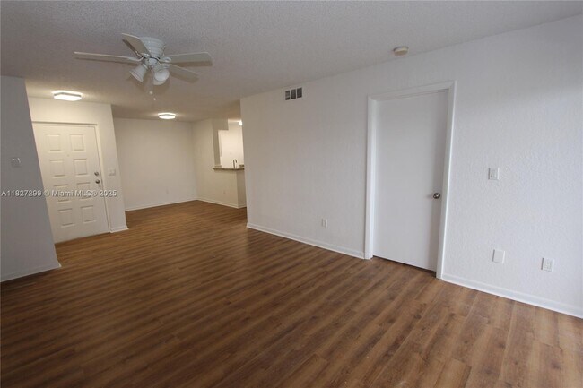 Building Photo - 2881 N Oakland Forest Dr