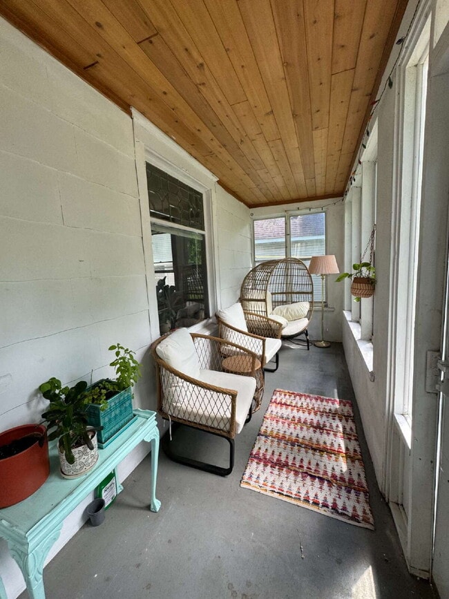 Building Photo - 3 Bedroom + Den in Minneapolis