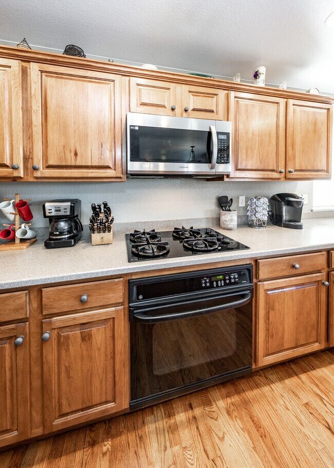 Building Photo - Fabulous 6 bedroom + office D20 Home with ...