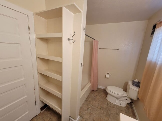 Building Photo - 2 Bedroom 1 Bathroom Home in Corning For R...