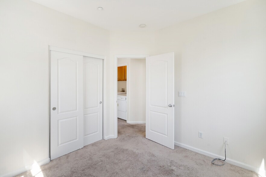 Building Photo - 7981 Bellina St