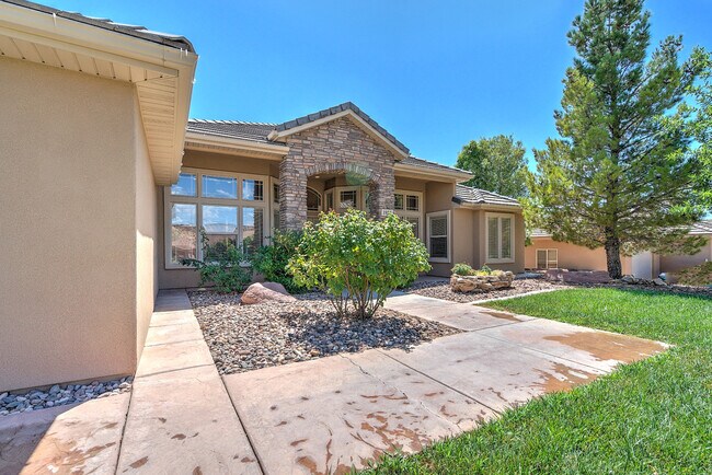 Building Photo - 3 Bedroom Plus Office in The Knolls at Little Valley