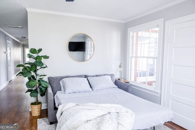 Building Photo - 111 E Screven St