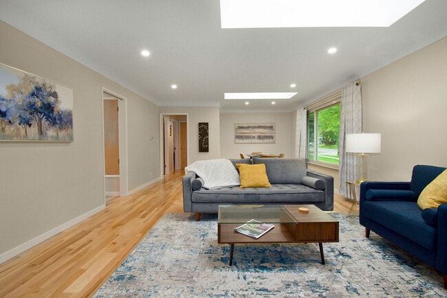 Building Photo - 1525 Arborview Blvd