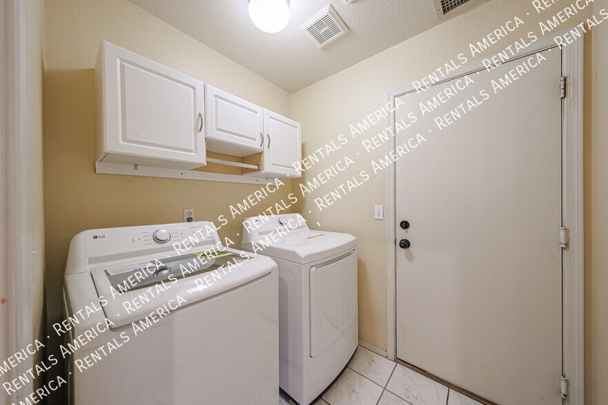Building Photo - 15237 S 47th Way