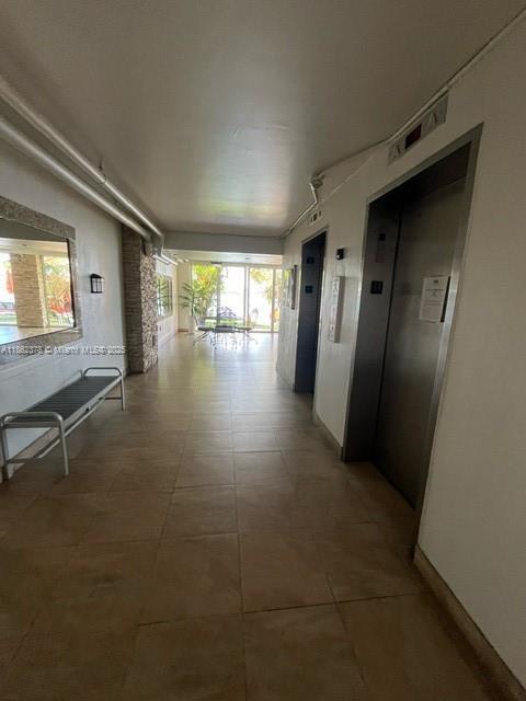 Building Photo - 1175 Miami Gardens Dr