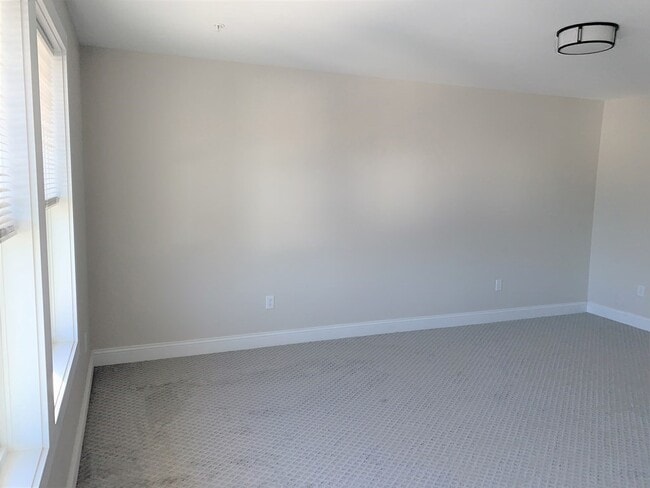 Building Photo - 1 Broadway Ave