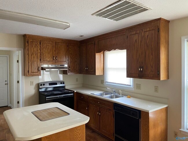 Building Photo - 402 Crutcher Cir