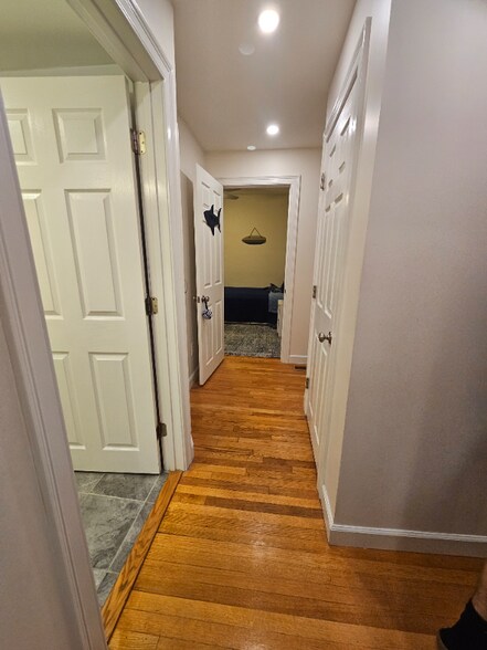 Building Photo - 275 Emerald St