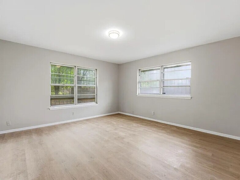 Building Photo - 2735 Waleetka St