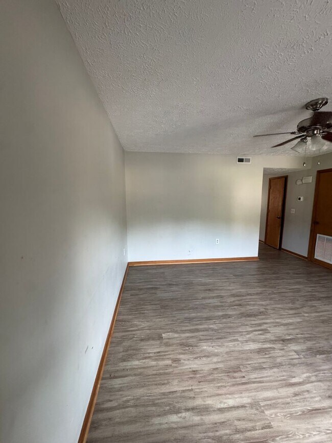 Building Photo - 4774 Mayfield Dr