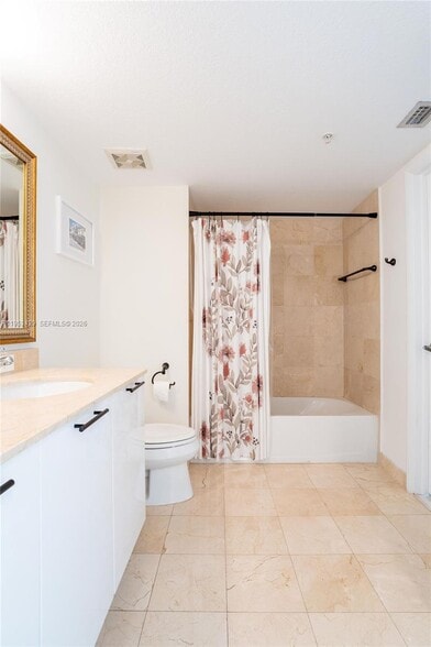 Building Photo - 1800 N Bayshore Dr