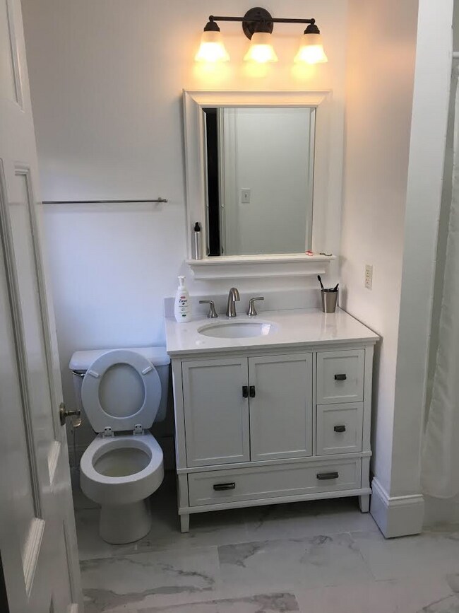 Building Photo - 918 Beacon St