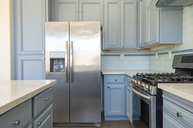 Building Photo - ***Exceptional 3BR/2.5BA Residence in Prime *** San Leandro Location