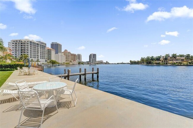 Building Photo - 425 Bayshore Dr