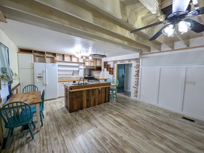 Building Photo - 3348 Lowery Dr