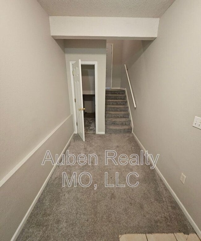 Building Photo - 5644 N Anita Ave