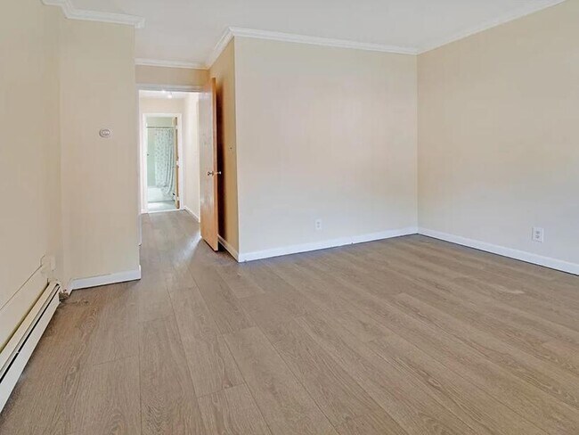 Building Photo - 2432 East Ave