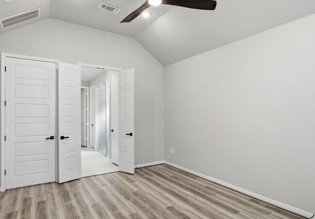 Building Photo - 10051 Mulhouse Dr