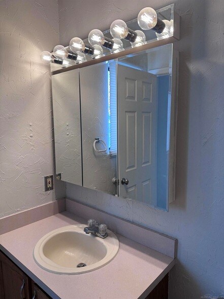 Building Photo - 30675 Hidden Pines Ln