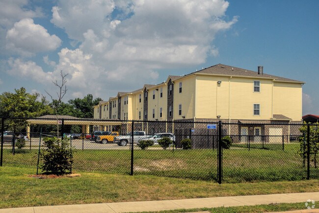 Building Photo - Pilgrim Place III