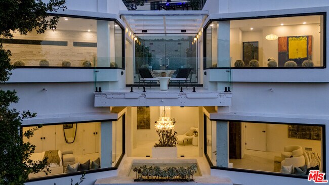 Building Photo - 8896 Lookout Mountain Ave