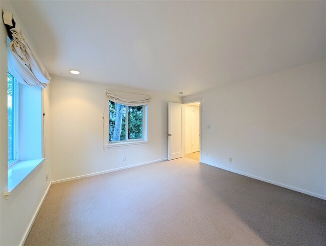 Building Photo - 10 Idalia Ct