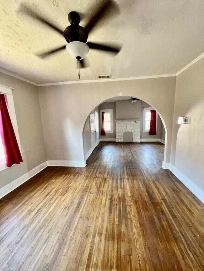 Building Photo - Historic Home 4 Bedroom