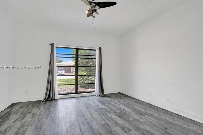 Building Photo - 16610 Royal Poinciana Ct
