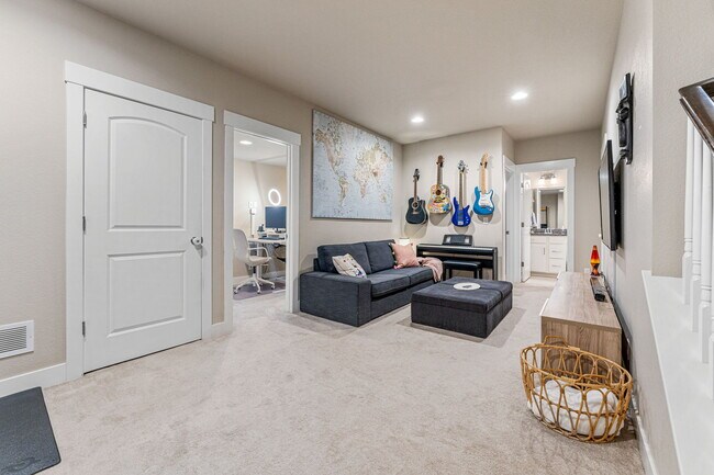 Building Photo - 9325 E 58th Dr