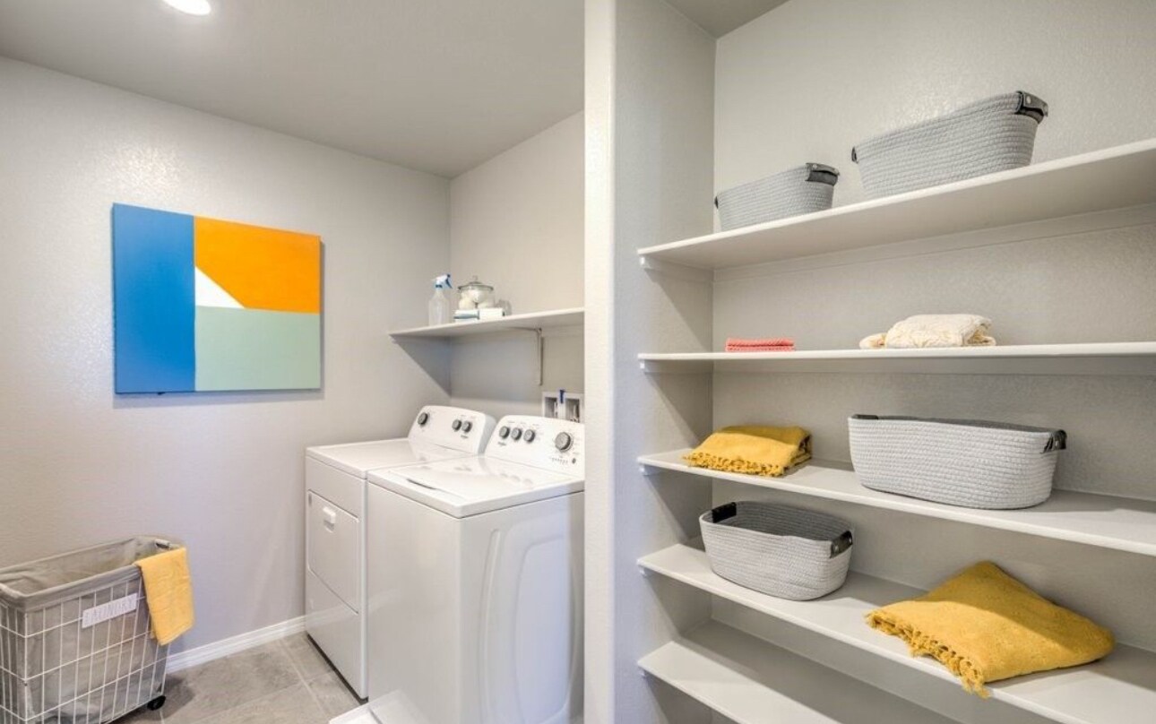 Building Photo - 10974 Cambridge Lakes Ave