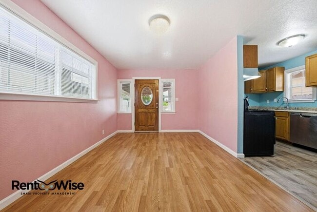 Building Photo - 657 Hurlingame Ave