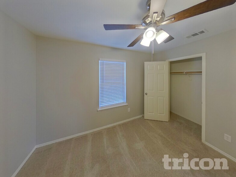 Building Photo - 716 Sequoia Dr