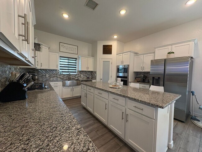 Building Photo - FAR EASTSIDE HOME FOR RENT