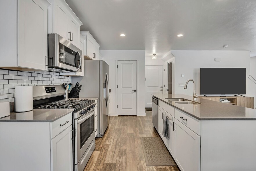 Building Photo - 5176 W Duet Dr