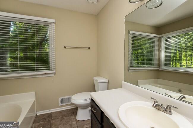 Building Photo - 294 Oak Landing Cir