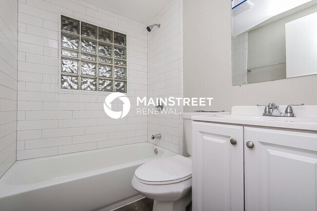 Building Photo - 3 Bedroom Pet-Friendly Home in New Port Richey, FL with Main Street Renewal