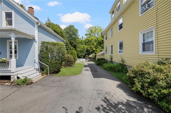 Building Photo - 272 Boulevard