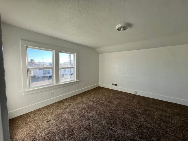 Building Photo - 2907 W 7th Ave