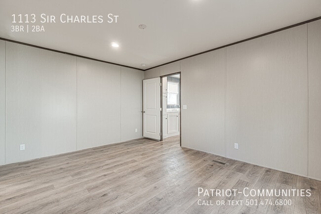 Building Photo - 1113 Sir Charles St