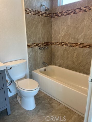 Building Photo - 454 E Ave Q3