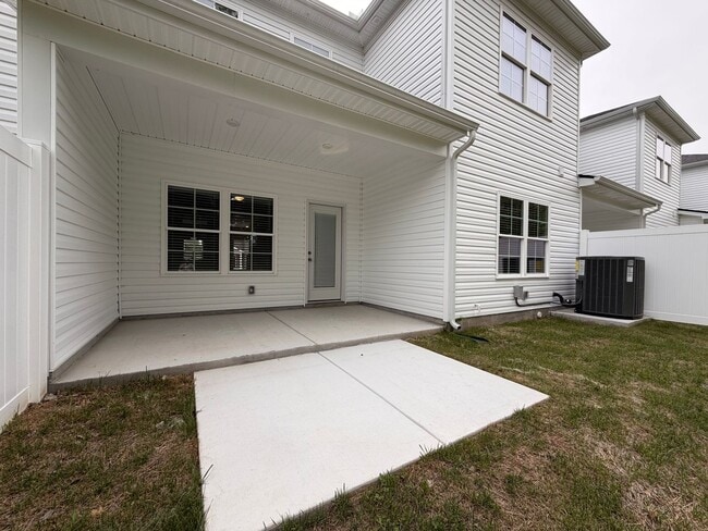 Building Photo - Brand New 4 Bed 3 Bath Townhome In Shelbyville