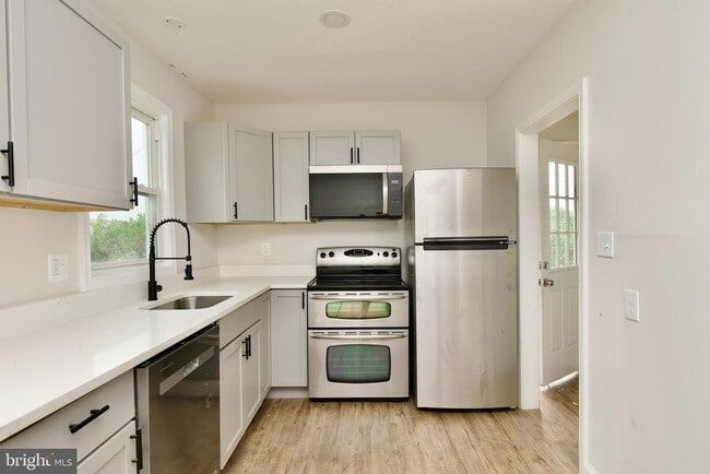 Building Photo - 8808 Oxon Hill Rd