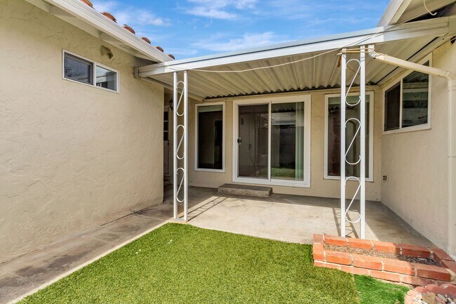 Building Photo - Great Updated Sunnyvale Home Near Tech Com...