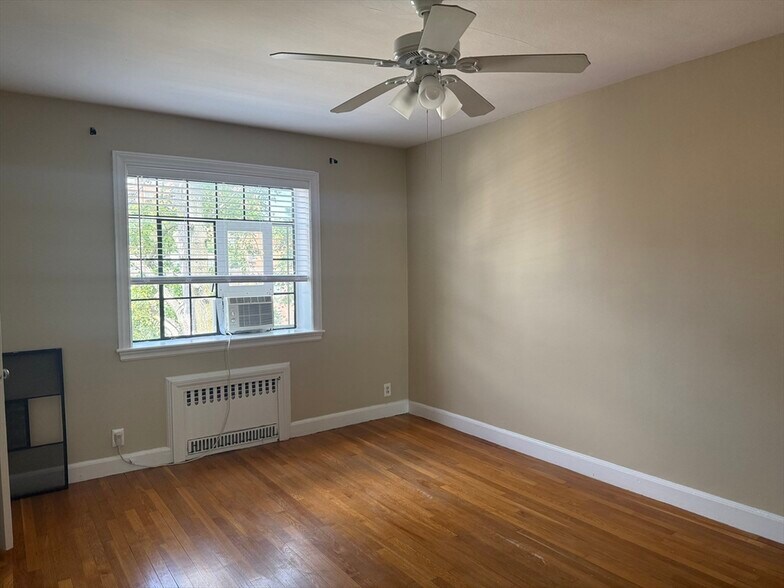 Building Photo - 102 Sewall Ave
