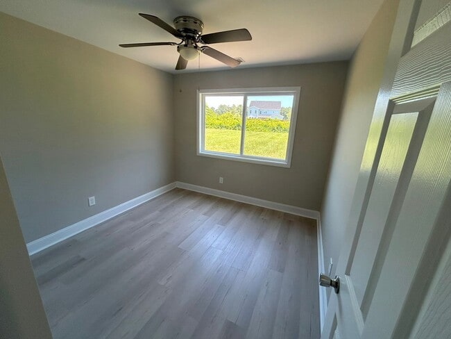 Building Photo - Updated two bedroom condo in Hampstead!