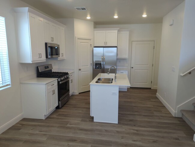 Building Photo - Brand New 3 Bedroom, 2 Car Garage Home In ...