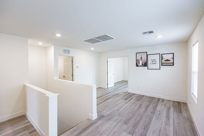 Building Photo - Beautiful 2-story home in a gated community